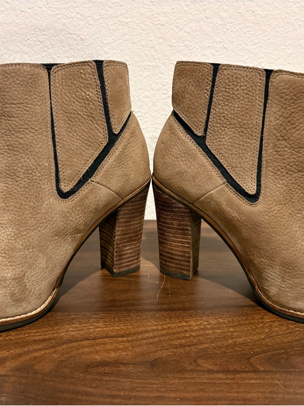 Lucky Brand Taupe Pebbled Leather Ankle Booties with Stacked Heel